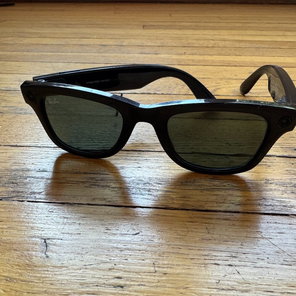 Meta Ray-Ban Wayfarer Glasses Black (records audio/video and images)
